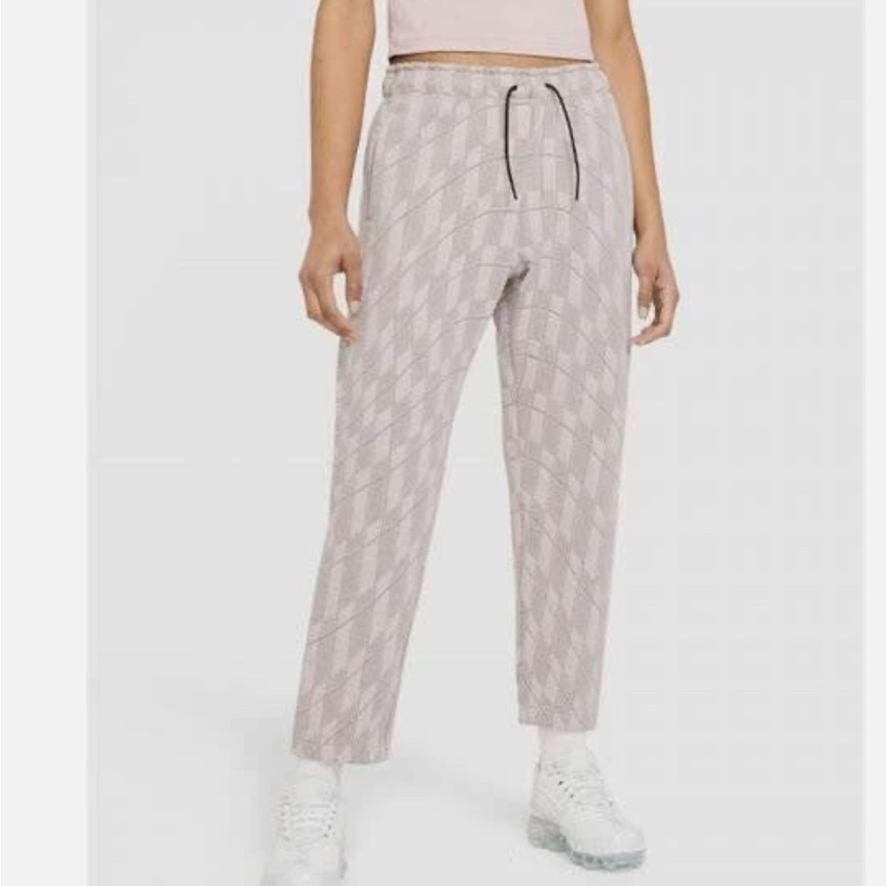 Nike Gray and White Joggers with Relaxed Fit